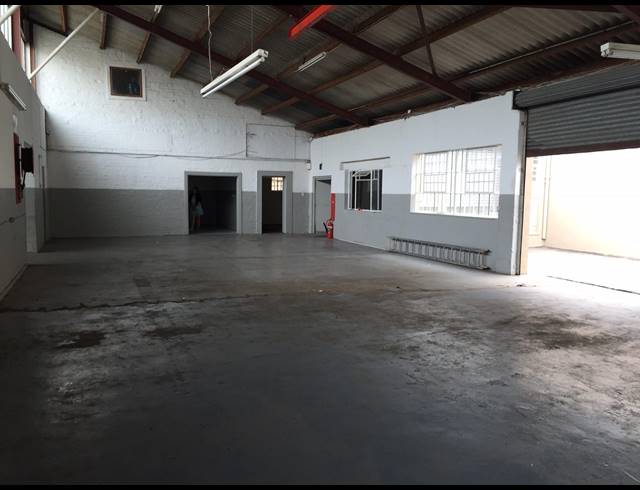 580M² FACTORY TO LET IN PAROW CENTRAL